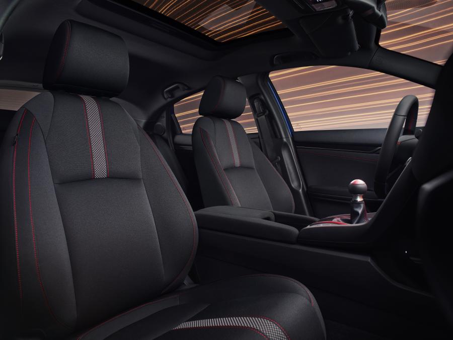 Интерьер Honda Civic Hatchback Sport Line (FK) 2019 года  (WW) (фото 8 из 13)